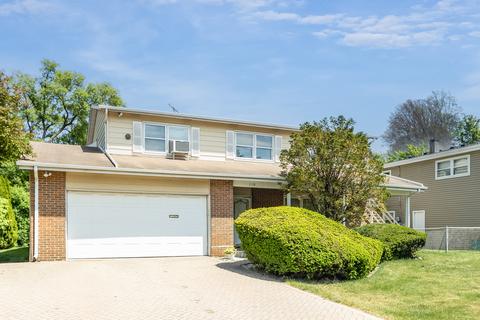 1119 S Sprucewood Dr, Mount Prospect, IL 60056