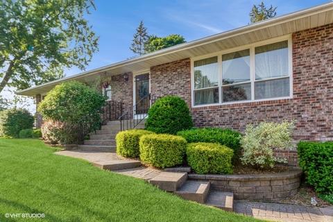 401 E Mckinley St, Harvard, IL 60033