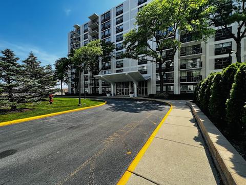 9001 W Golf Rd #10F, Des Plaines, IL 60016