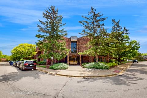 925 Spring Hill Dr #304, Northbrook, IL 60062