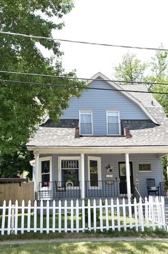 708 North Ave, Waukegan, IL 60085
