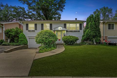 329 S Lakeshore Dr, Mundelein, IL 60060