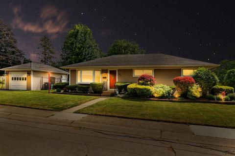 201 Clay St, Algonquin, IL 60102