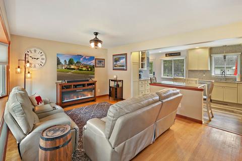 201 Clay St, Algonquin, IL 60102 photo 3