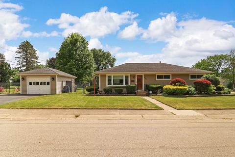 201 Clay St, Algonquin, IL 60102 photo 2