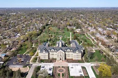 1041 Ridge Rd #215, Wilmette, IL 60091