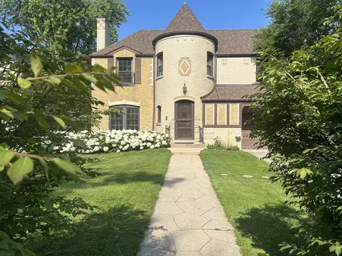 1233 Cleveland St, Wilmette, IL 60091