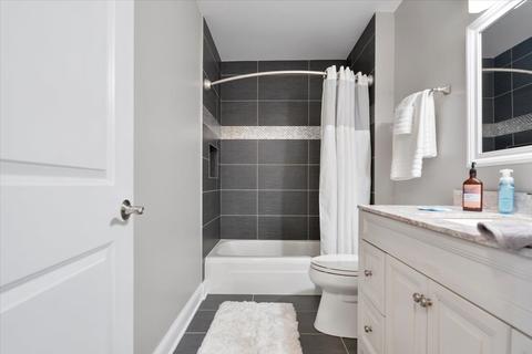 650 Murray Ln #407, Des Plaines, IL 60016 photo 19