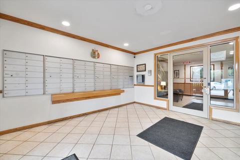 650 Murray Ln #407, Des Plaines, IL 60016 photo 2