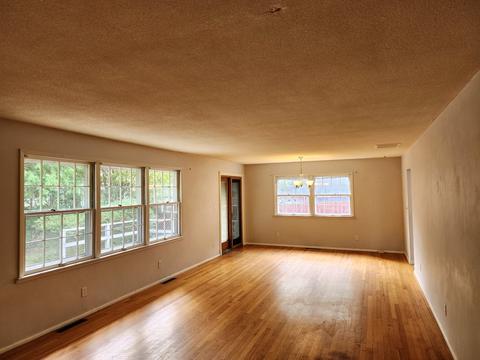 1825 Crescent Dr, Champaign, IL 61821 photo 4