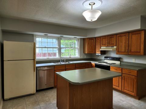 1825 Crescent Dr, Champaign, IL 61821 photo 3