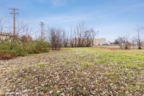 8305 W Church St, Niles, IL 60714