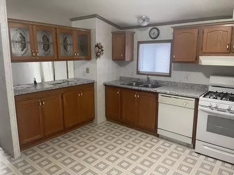 515 Edgebrook Dr, Champaign, IL 61820 photo 5