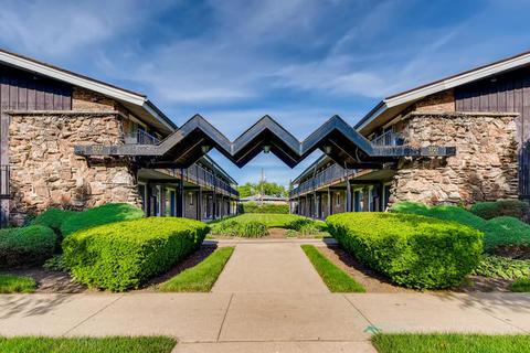 3721 Ruby St #203S, Schiller Park, IL 60176