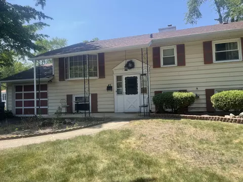 45 Arapaho Dr, Thornton, IL 60476