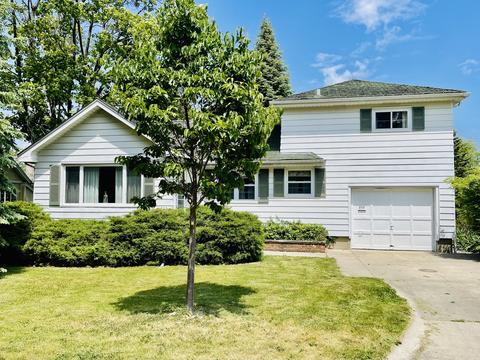 232 Mills Ct, Lake Forest, IL 60045