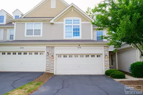 376 Vaughn Cir, Aurora, IL 60502