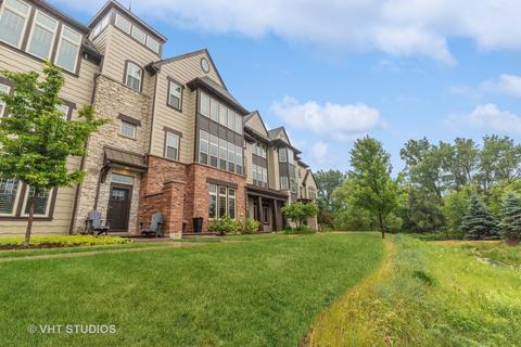 692 Parkside Ct, Libertyville, IL 60048
