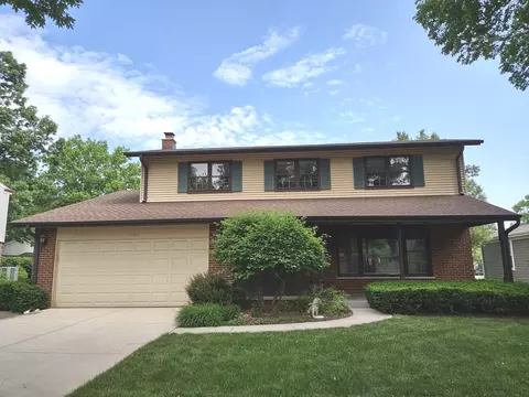 1103 N Carlyle Ct, Arlington Heights, IL 60004