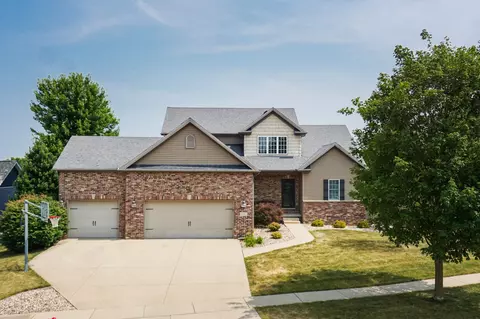 3101 Sunningdale Ln, Bloomington, IL 61705