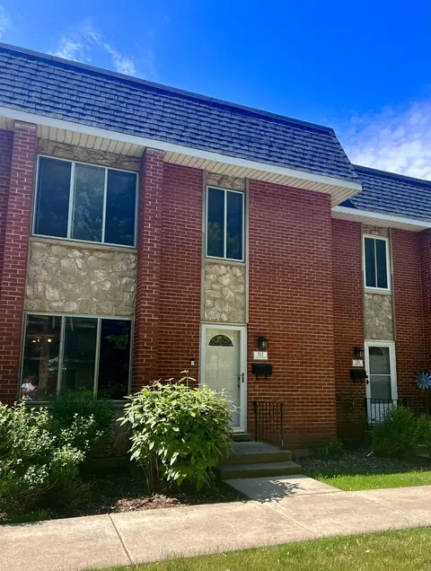 512 Burning Tree Ln, Naperville, IL 60563