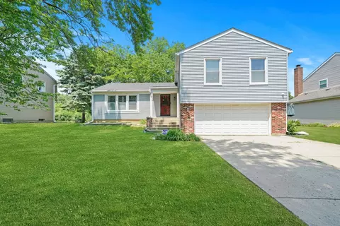 213 Split Oak Rd, Naperville, IL 60565