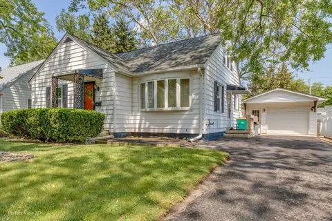 1215 John St, Joliet, IL 60435