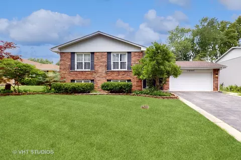 17 W544 Concord Pl, Darien, IL 60561