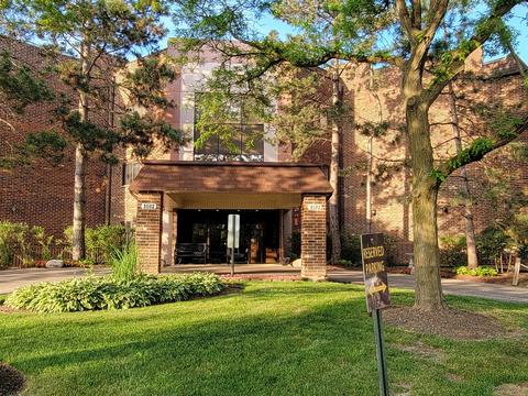 1002 Castilian Ct #B307, Glenview, IL 60025