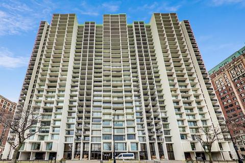 3200 N Lake Shore Dr #2504, Chicago, IL 60657