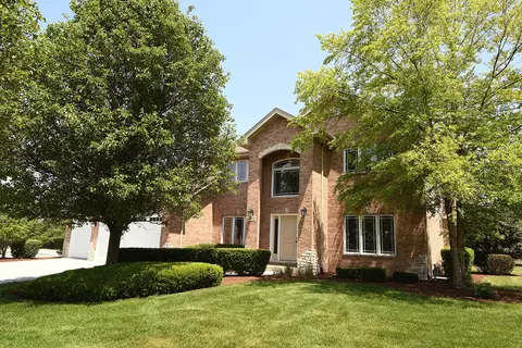 8003 Stanley Trl, Frankfort, IL 60423