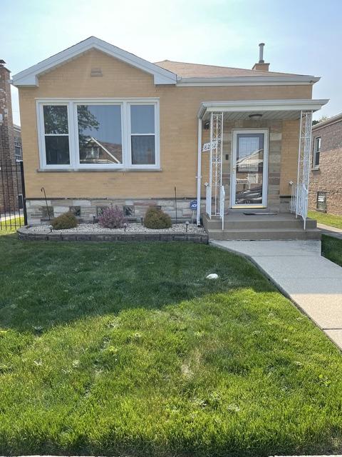 8222 S Albany Ave, Chicago, IL 60652