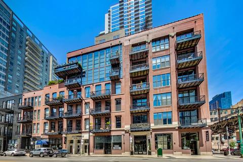 300 W Grand Ave #204, Chicago, IL 60654