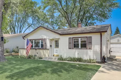 740 Leslie Ln, Glendale Heights, IL 60139