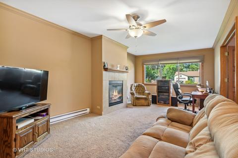 695 Mohave St, Hoffman Estates, IL 60169 photo 3