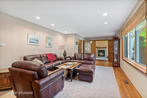 695 Mohave St, Hoffman Estates, IL 60169 photo 2