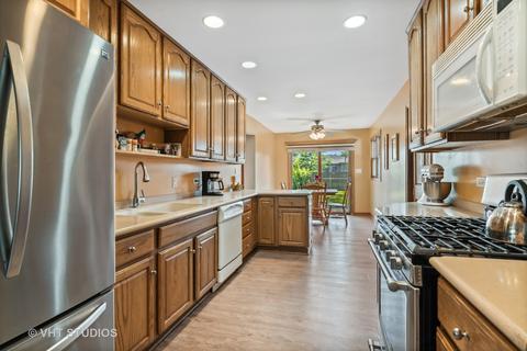 695 Mohave St, Hoffman Estates, IL 60169 photo 4