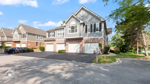 2204 Grove Ct, Naperville, IL 60563