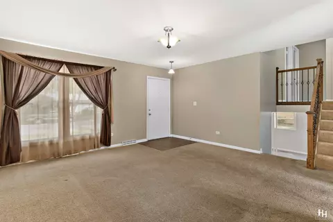 79 Lockman Cir, Elgin, IL 60123 photo 3
