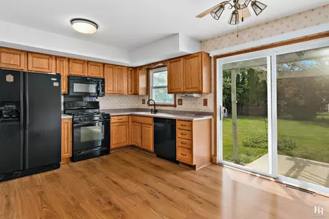 79 Lockman Cir, Elgin, IL 60123 photo 5