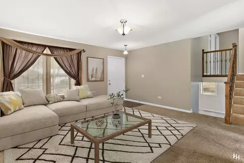 79 Lockman Cir, Elgin, IL 60123 photo 2