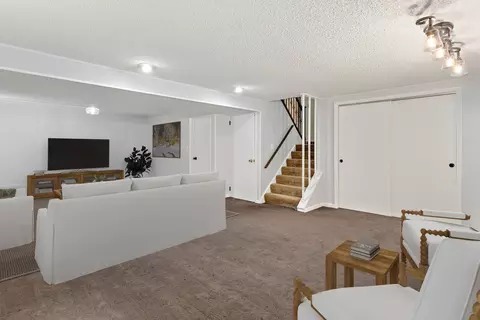 79 Lockman Cir, Elgin, IL 60123 photo 8