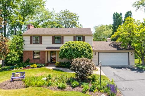 718 Thomas Ct, Libertyville, IL 60048
