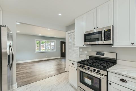 327 Mohawk St, Park Forest, IL 60466 photo 8