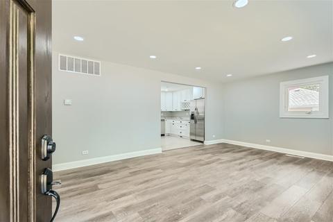 327 Mohawk St, Park Forest, IL 60466 photo 4