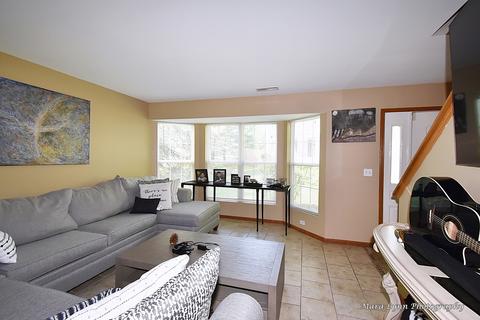 987 Symphony Dr, Aurora, IL 60504 photo 5