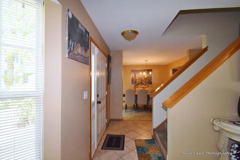 987 Symphony Dr, Aurora, IL 60504 photo 2