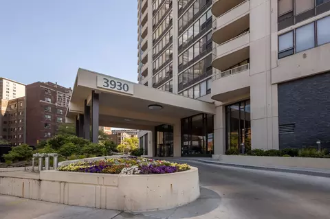 3930 N Pine Grove Ave #2108, Chicago, IL 60613