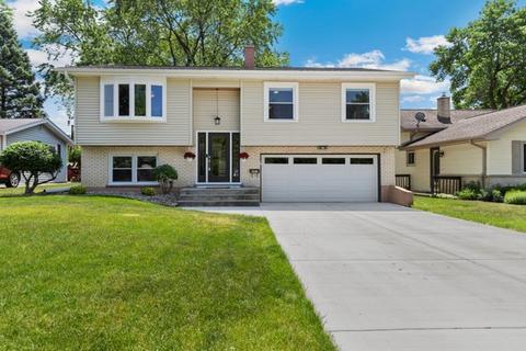 697 Sheehan Ave, Glen Ellyn, IL 60137