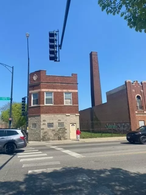 957 N Cicero Ave, Chicago, IL 60651